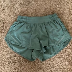 Lululemon hotty hot shorts 2.5 inseam